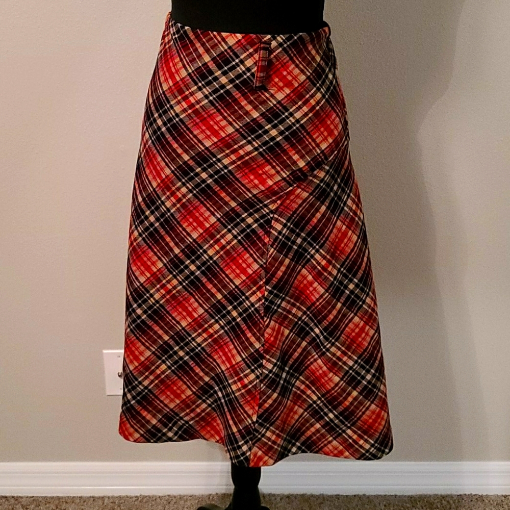 Jones Wear Plaid skirt